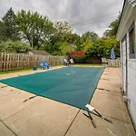 Cozy Erie Vacation Rental With Patio And Seasonal Pool